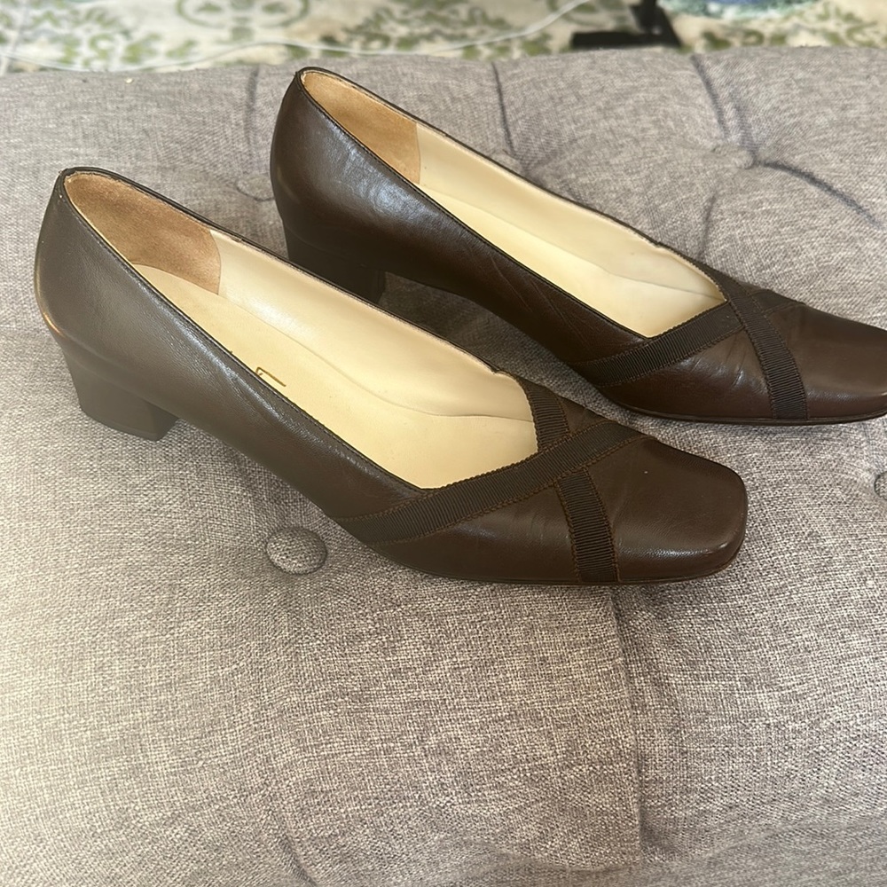 FERRAGAMO BROWN LEATHER BLOCK HEELS